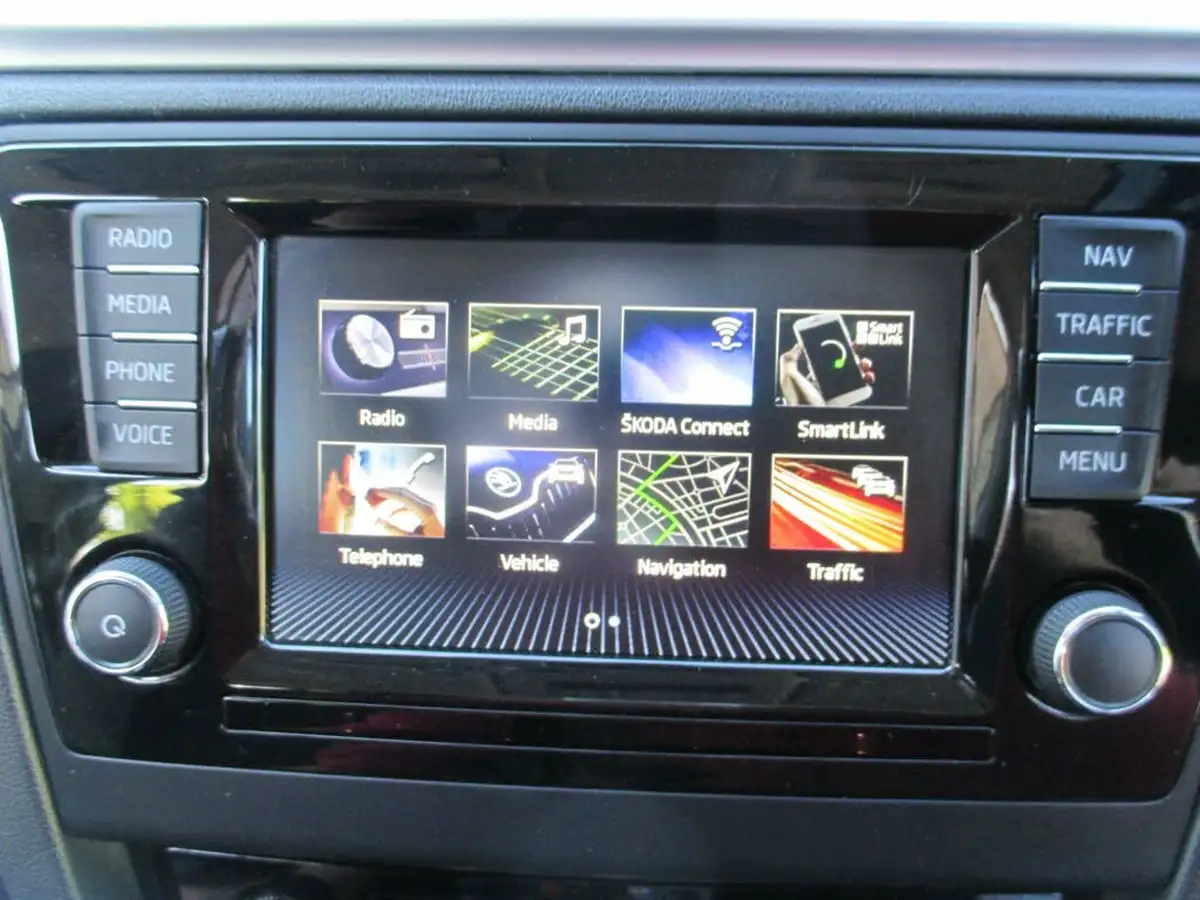 2018-skoda-rapid-spaceback-10-tsi-se-tech-95ps-ss-big-17