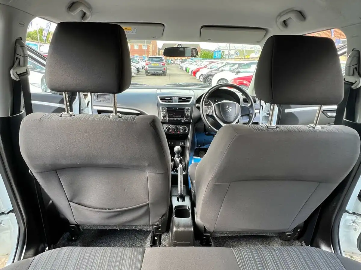 2017-suzuki-swift-12-sz2-5d-big-44