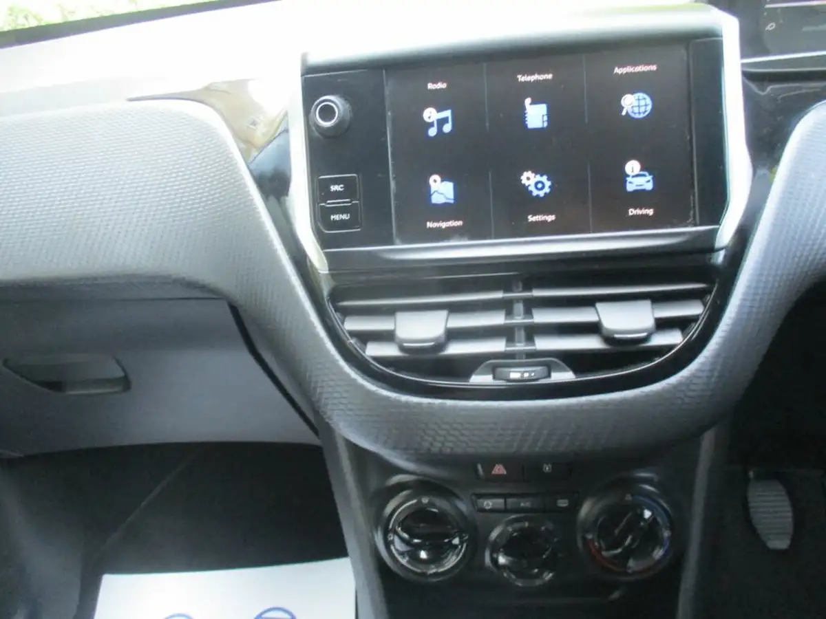 2017-peugeot-208-12-puretech-active-82bhp-5d-big-52