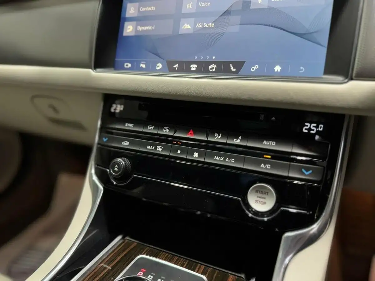 2018-jaguar-xf-20td-portfolio-240ps-awd-sportbrake-5d-1999cc-auto-big-36