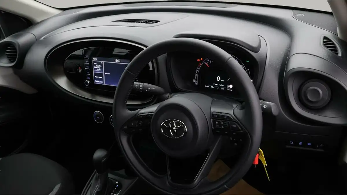 2023-toyota-aygo-x-10-vvt-i-pure-cvt-big-8