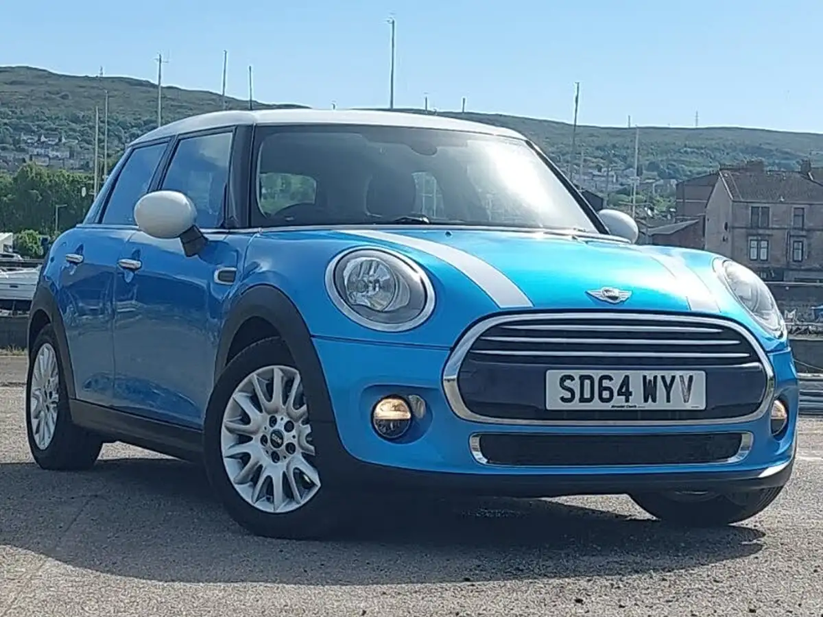 2014-mini-cooper-15-cooper-5d-big-0
