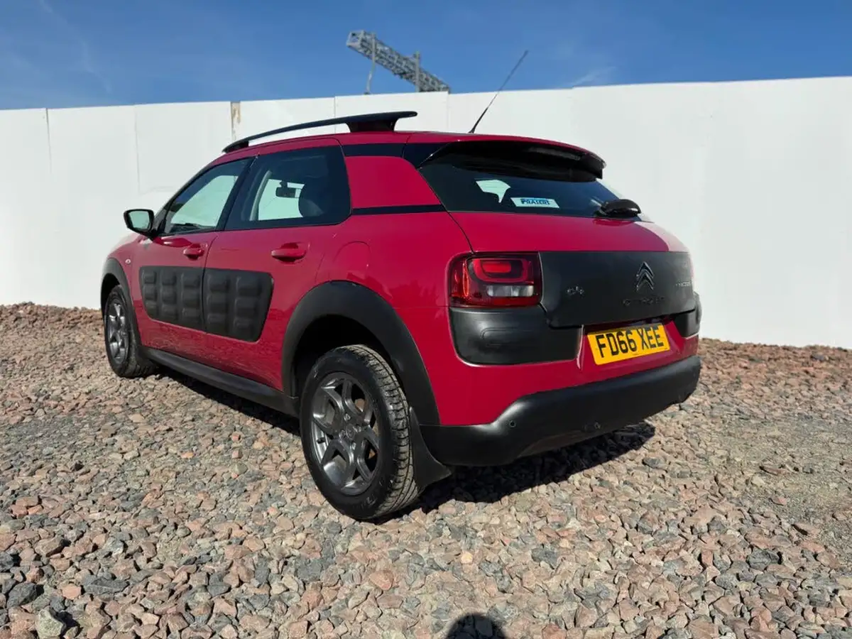 2016-citroen-c4-cactus-16bluehdi-feel-big-4