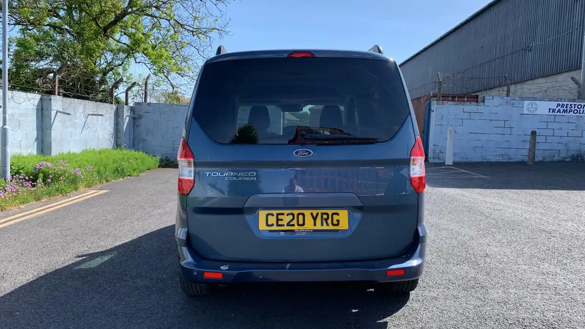 2020-ford-tourneo-courier-15tdci-titanium-big-8