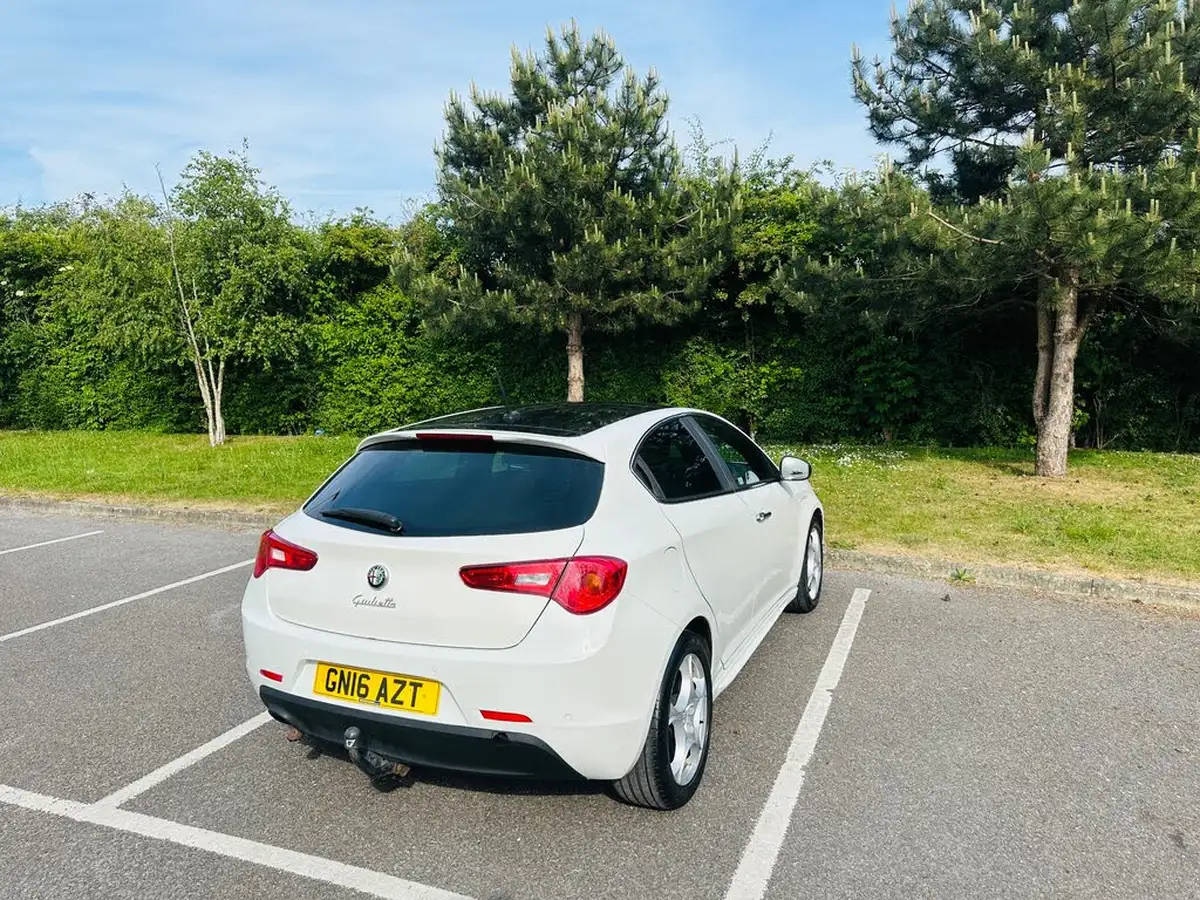 2016-alfa-romeo-giulietta-14-tb-collezione-alfa-tct-big-9
