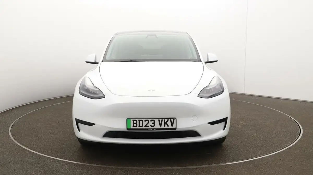 2023-tesla-model-y-e-rwd-big-39