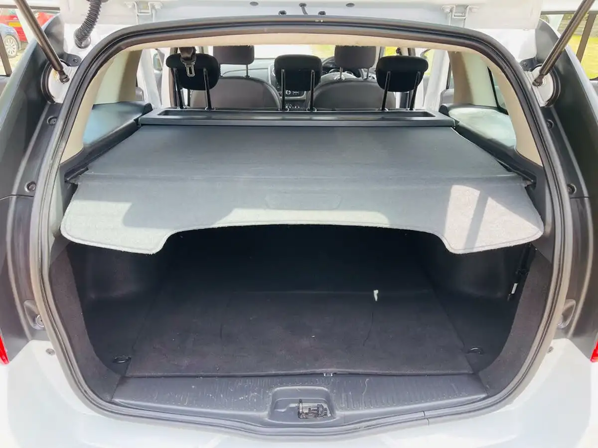 2015-dacia-logan-mcv-15dci-laureate-big-52