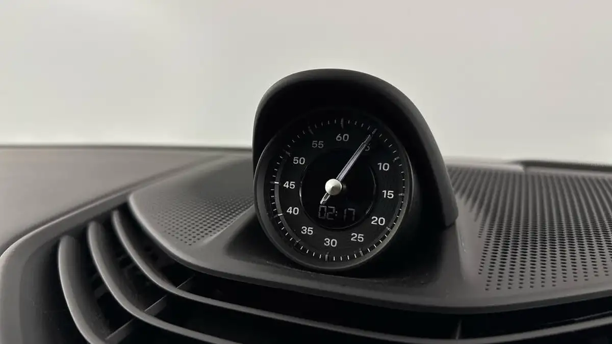 2020-porsche-taycan-e-turbo-big-22
