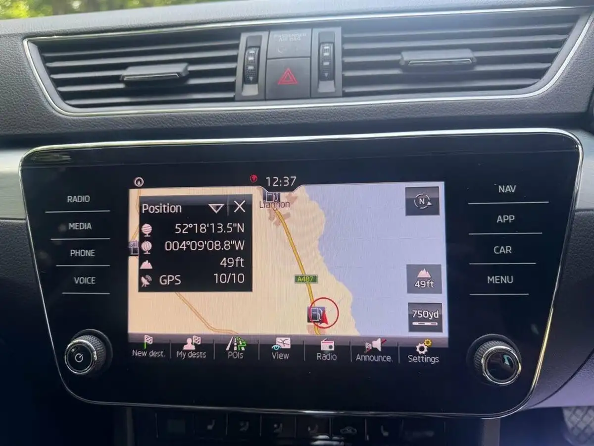 2018-skoda-superb-20tdi-scr-se-technology-estate-dsg-big-27