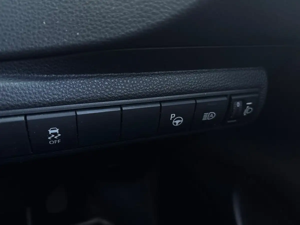 2021-toyota-corolla-18-vvt-i-icon-tech-spare-wheel-hatchback-5d-big-27