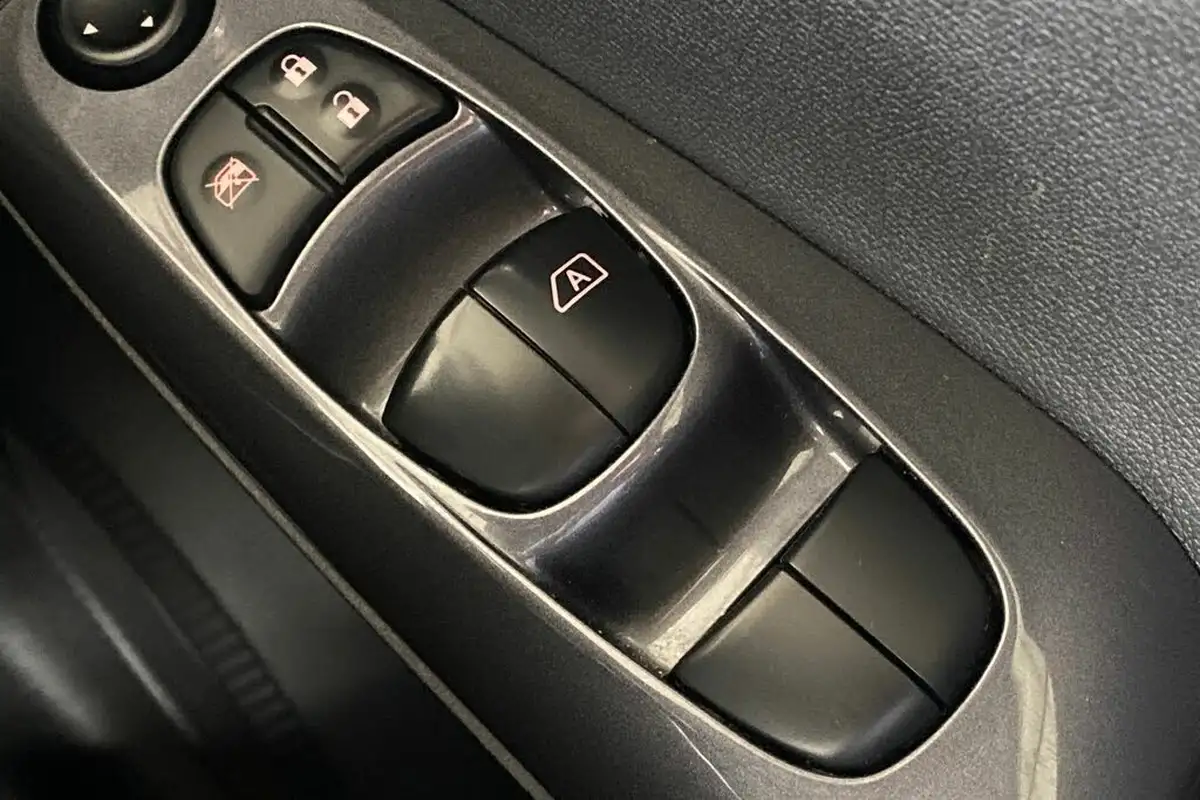 2022-nissan-juke-10-dig-t-n-connecta-dct-big-40
