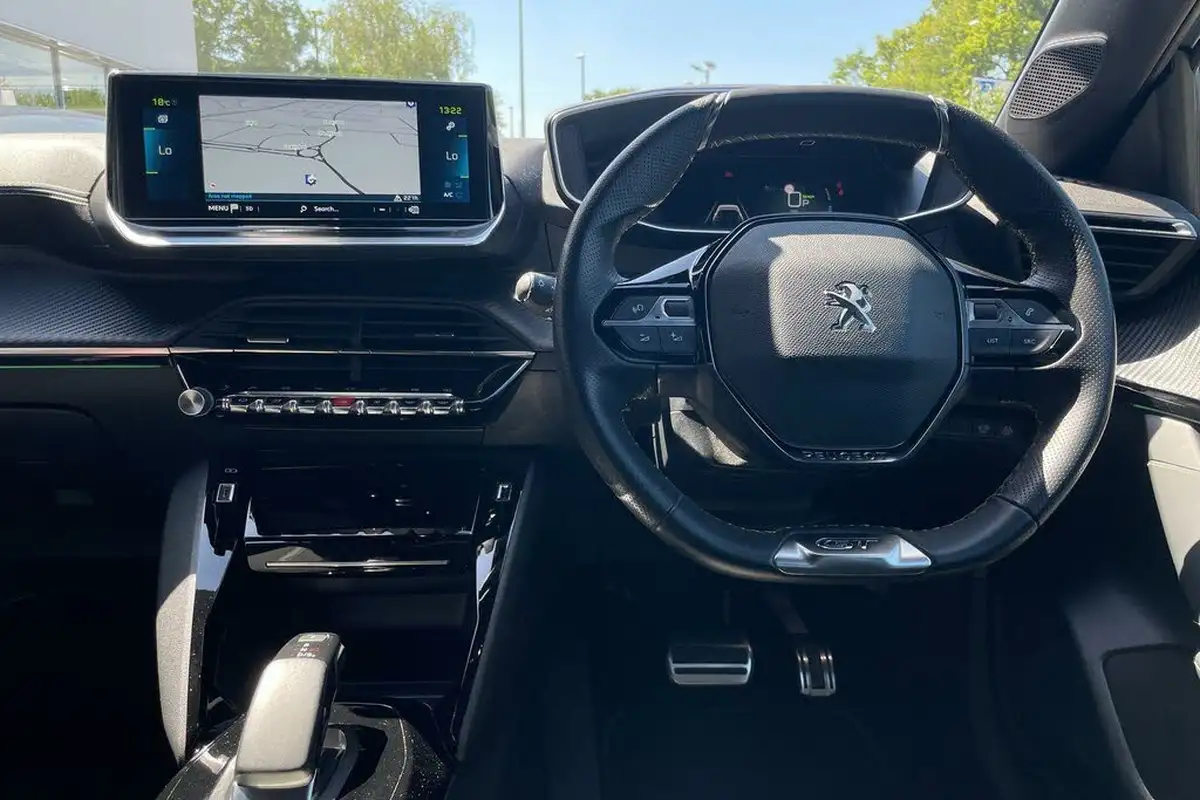 2021-peugeot-208-e-gt-50kwh-big-32