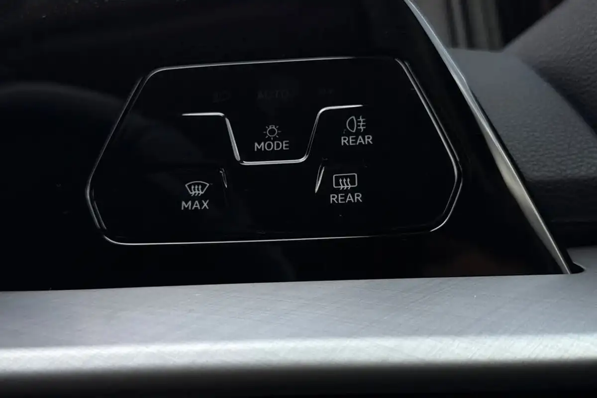 2025-volkswagen-golf-15-etsi-match-big-29