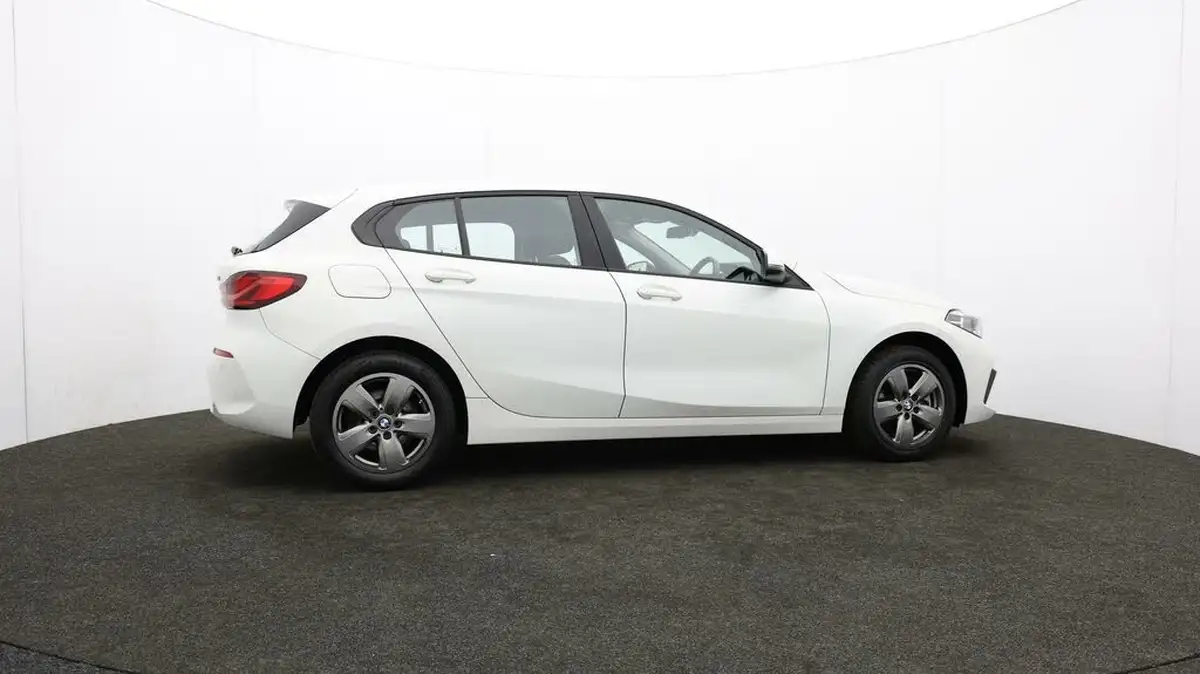 2021-bmw-1-series-15-118i-se-lcp-big-35