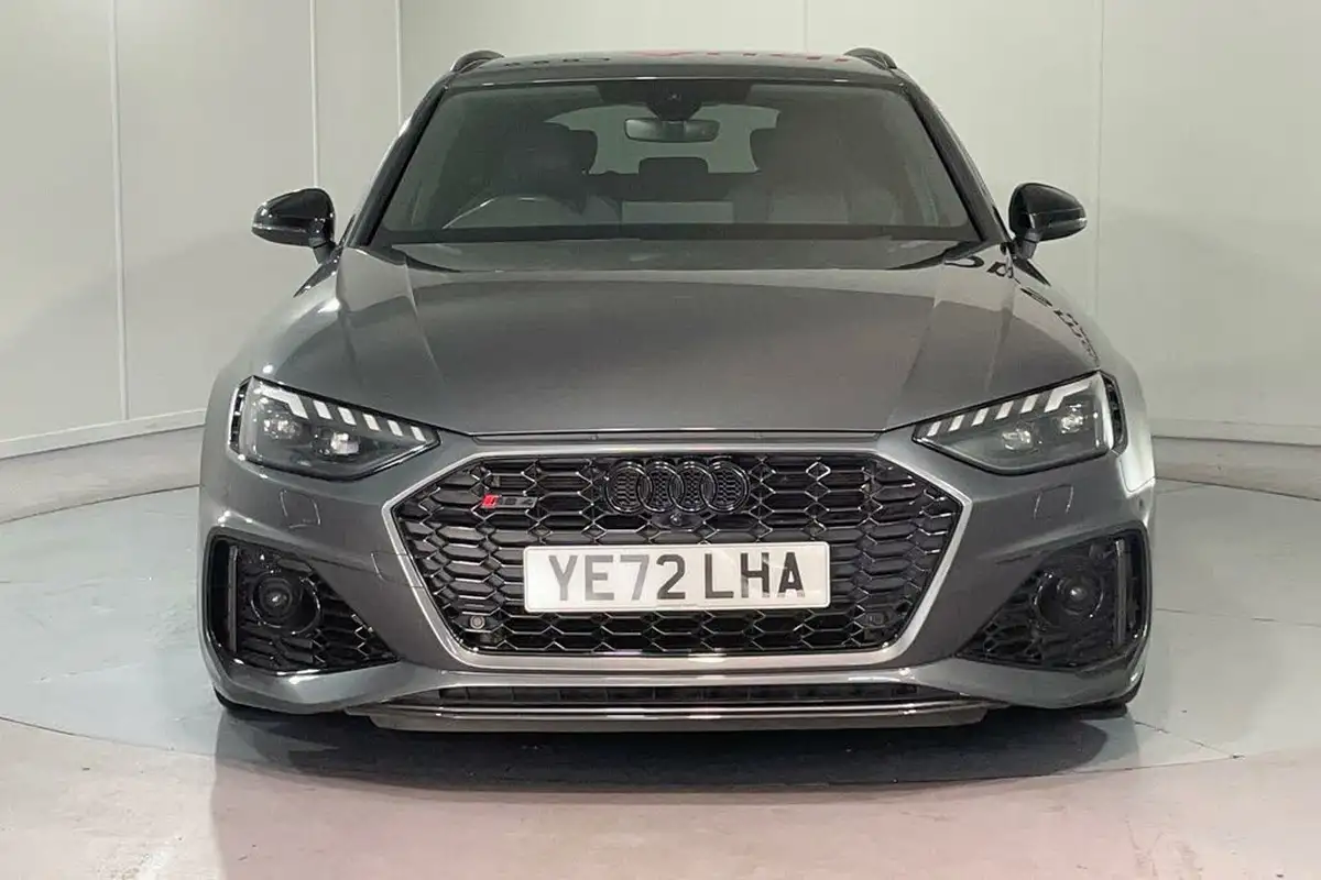 2022-audi-rs4-avant-29-tfsi-carbon-black-big-5
