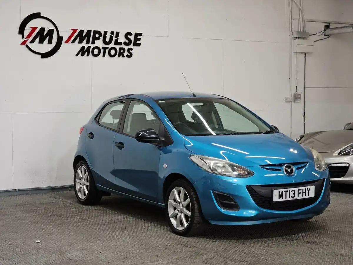 2013-mazda-mazda2-13-ts-air-con-big-4