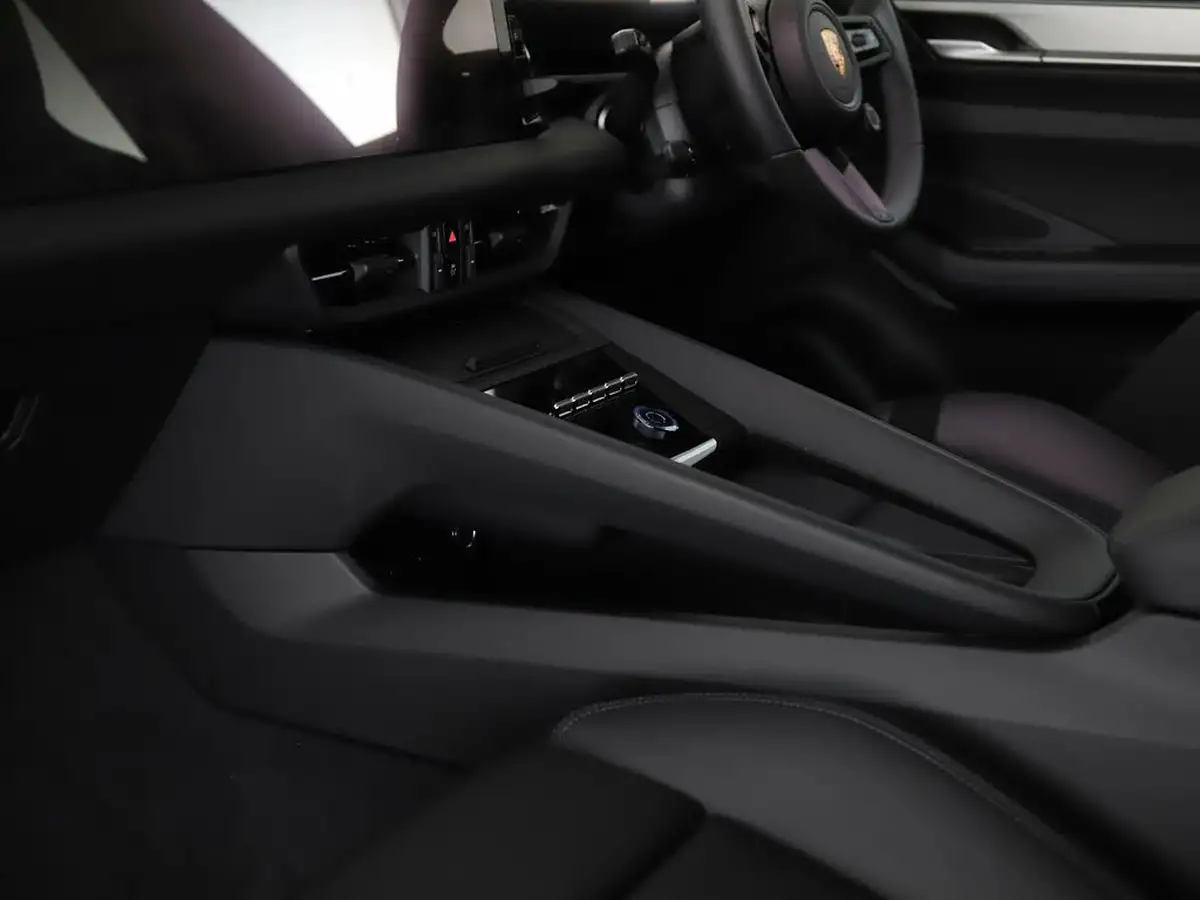 2025-porsche-macan-e-4-electric-big-12