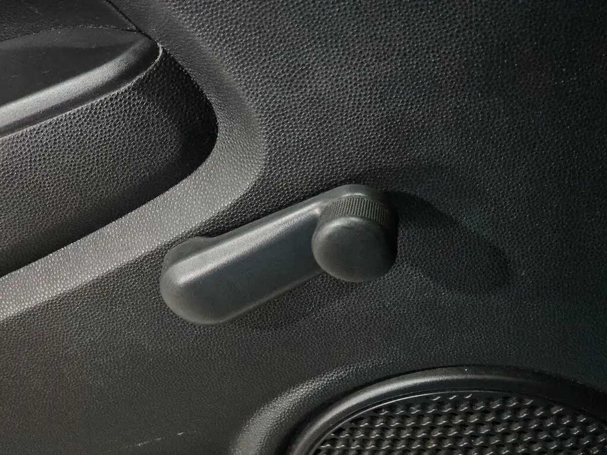 2013-mazda-mazda2-13-ts-air-con-big-28