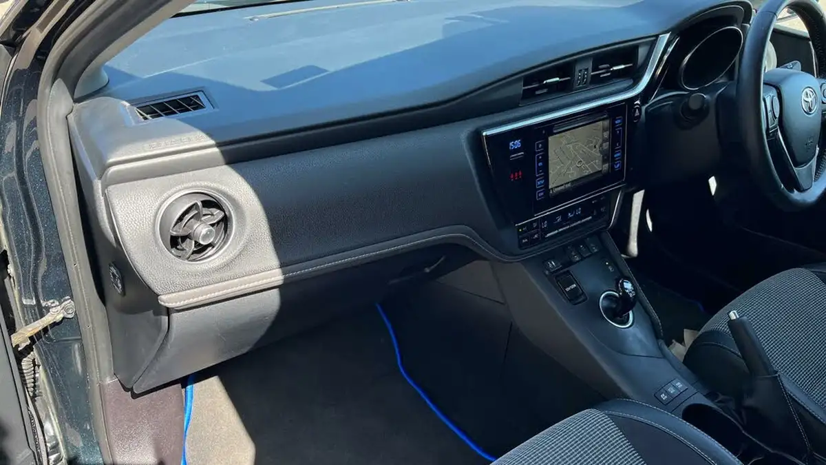 2017-toyota-auris-18-vvt-i-hsd-excel-tss-hatchback-big-33