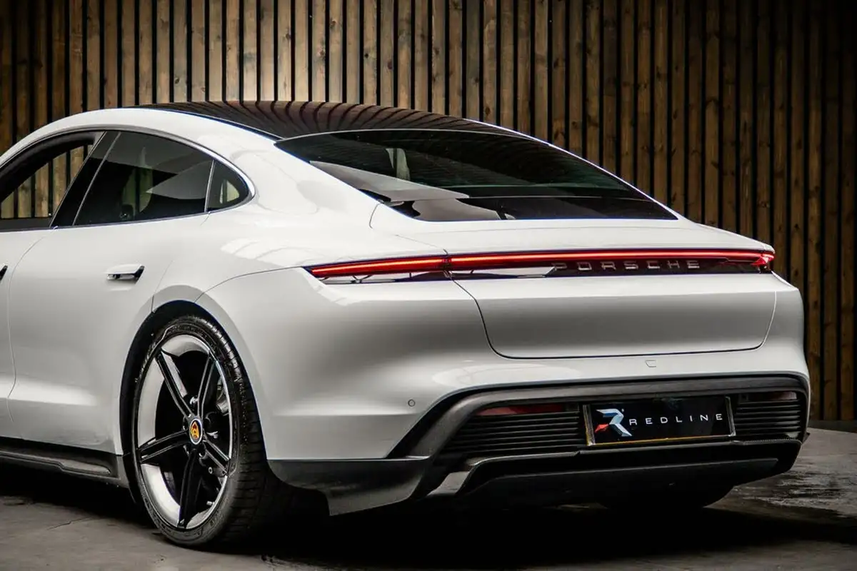 2022-porsche-taycan-e-turbo-s-big-19