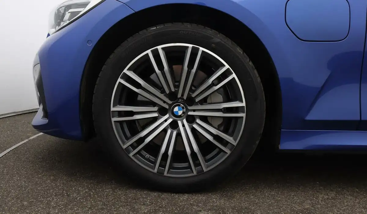2019-bmw-3-series-20-330e-m-sport-plus-pack-big-17