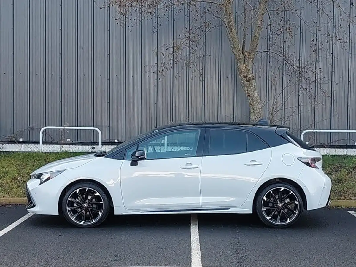 2023-toyota-corolla-18-vvt-i-gr-sport-138bhp-hatchback-big-3
