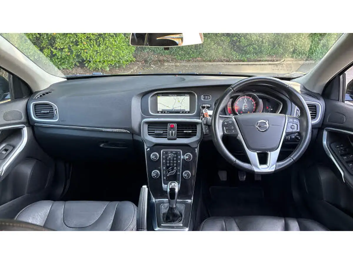 2016-volvo-v40-20-t3-cross-country-pro-big-19
