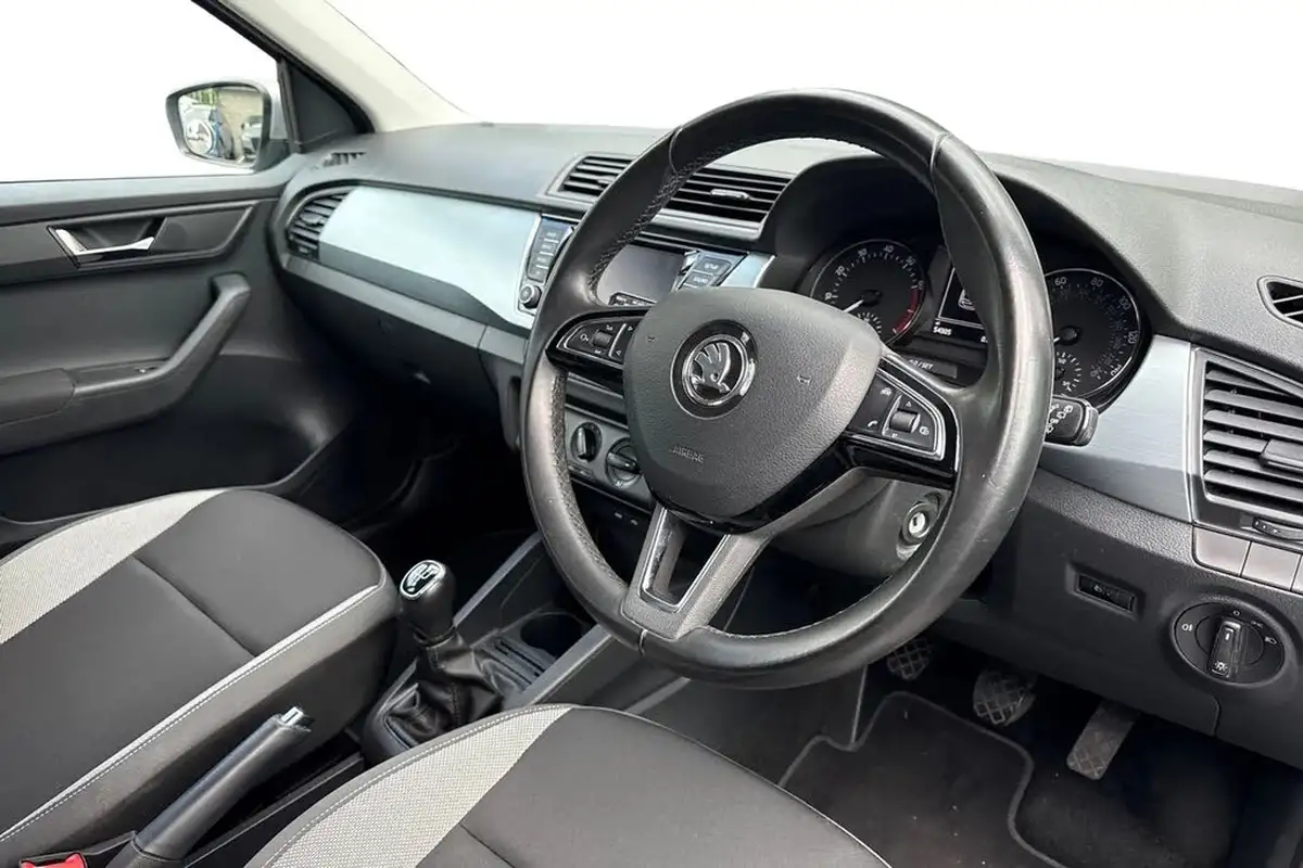2018-skoda-fabia-10-tsi-se-95ps-ss-hatchback-big-13