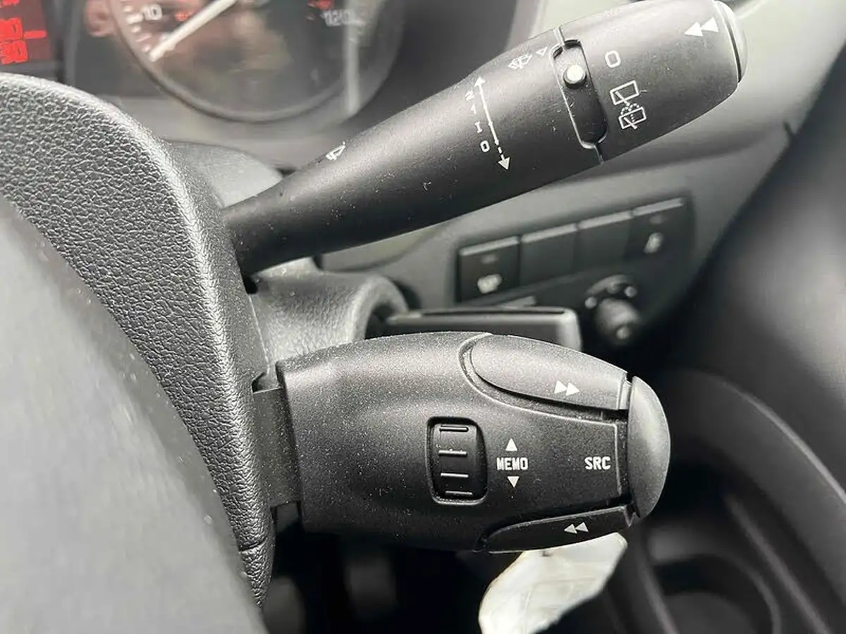2018-peugeot-partner-big-25