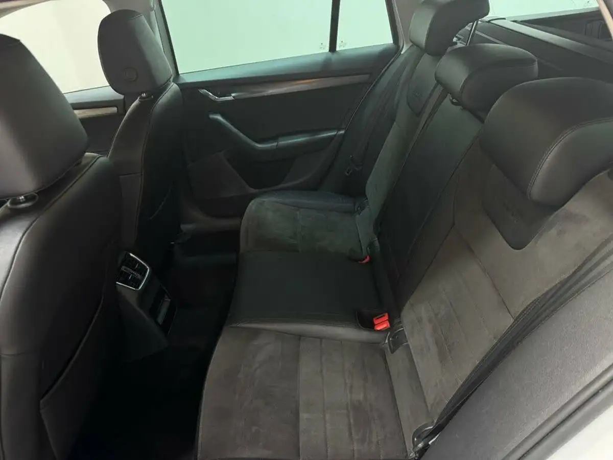 2016-skoda-octavia-20tdi-scout-184ps-dsg-big-27