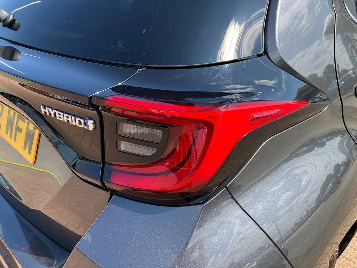 2022-mazda-mazda2-15-select-big-25