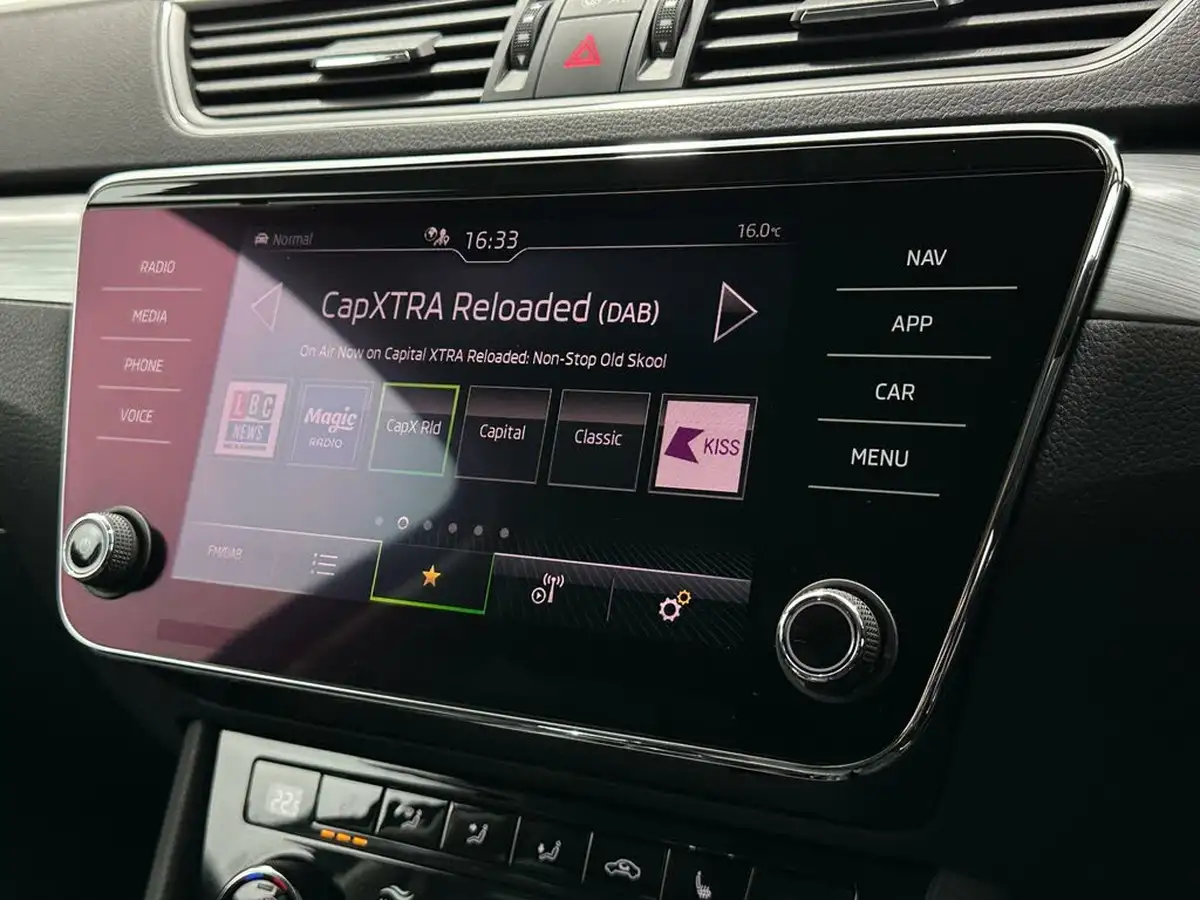 2020-skoda-superb-14-tsi-se-technology-estate-big-24