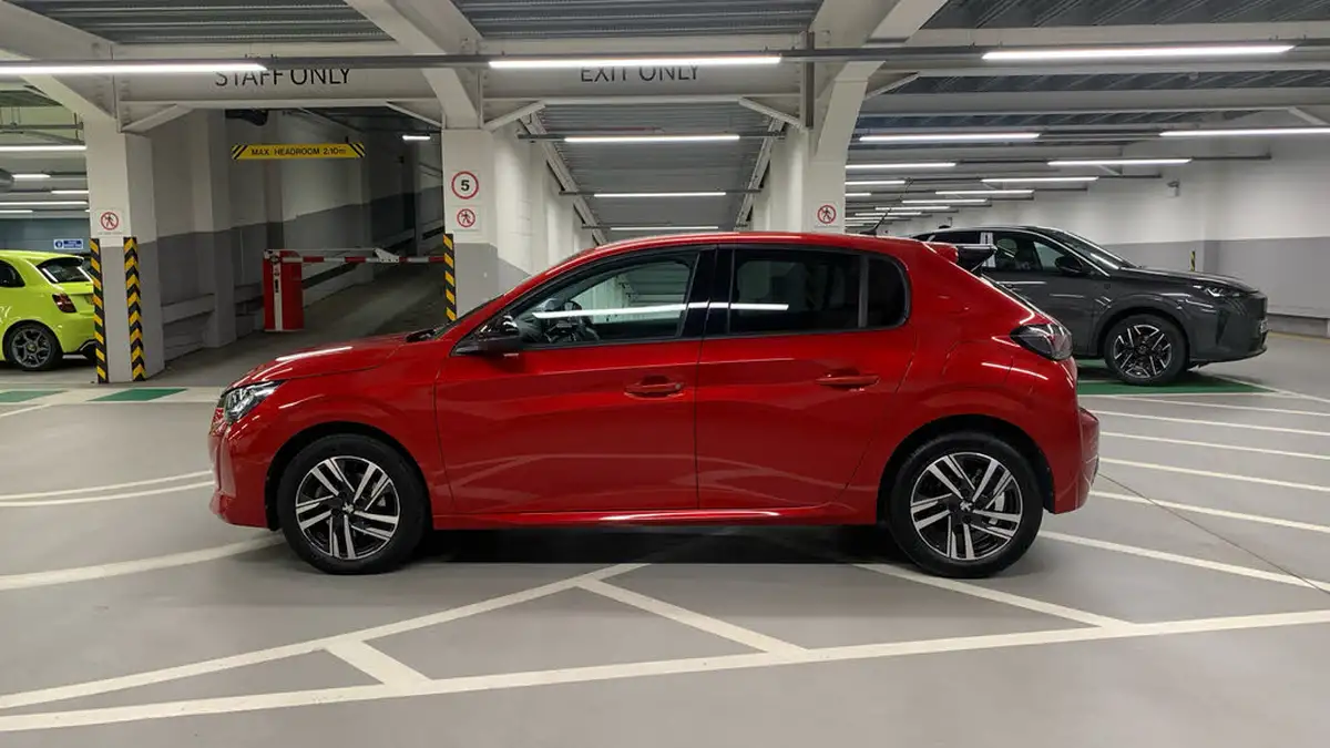2022-peugeot-208-12-puretech-allure-premium-100bhp-eat8-big-5