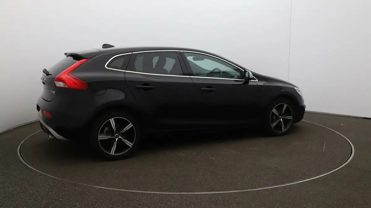 2019-volvo-v40-20-t2-r-design-edition-big-51