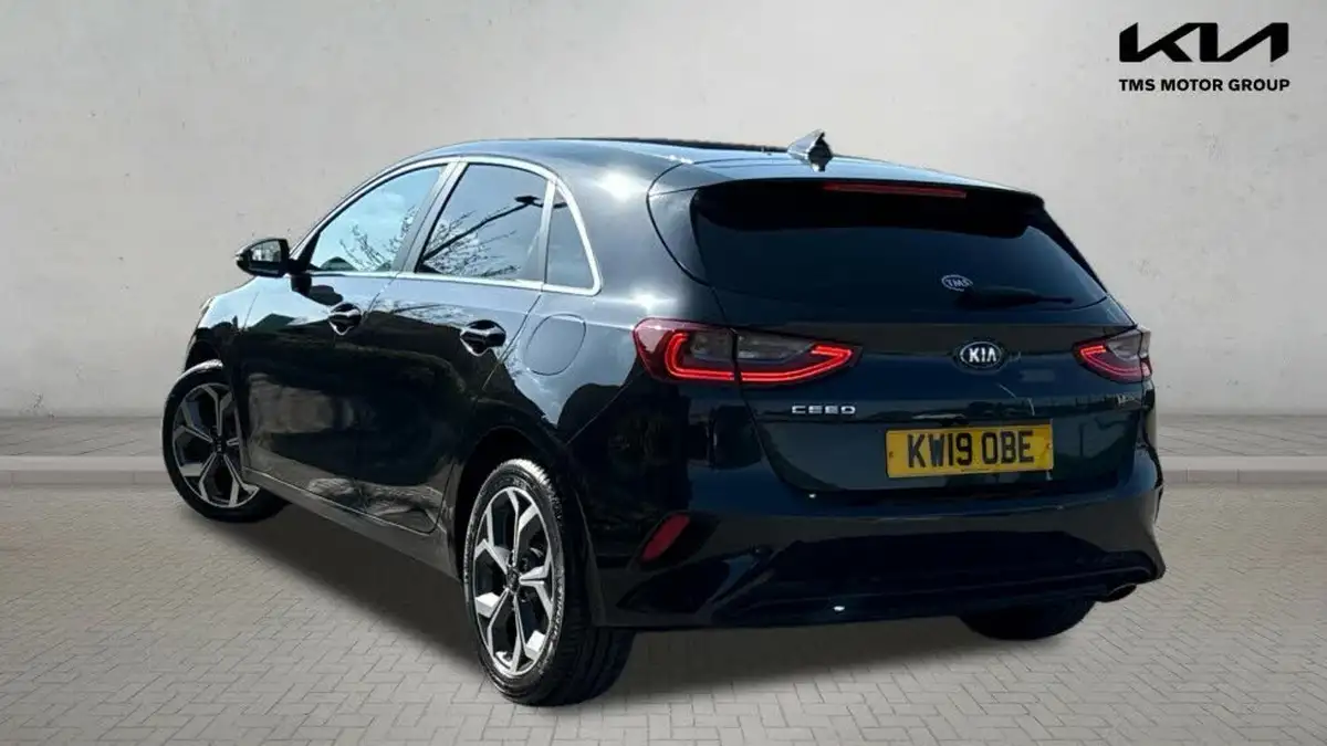 2019-kia-ceed-14-t-gdi-3-hatchback-big-1