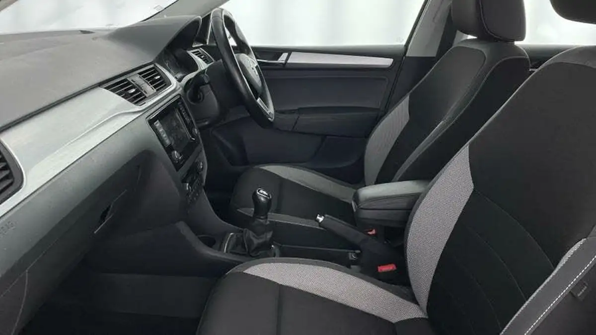 2018-skoda-rapid-spaceback-10-tsi-se-tech-109ps-big-35