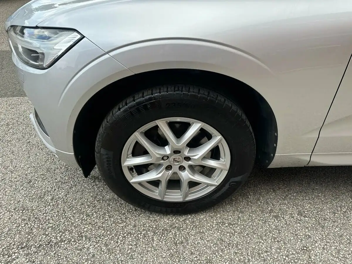 2018-volvo-xc60-20td-d4-momentum-4x4-big-33