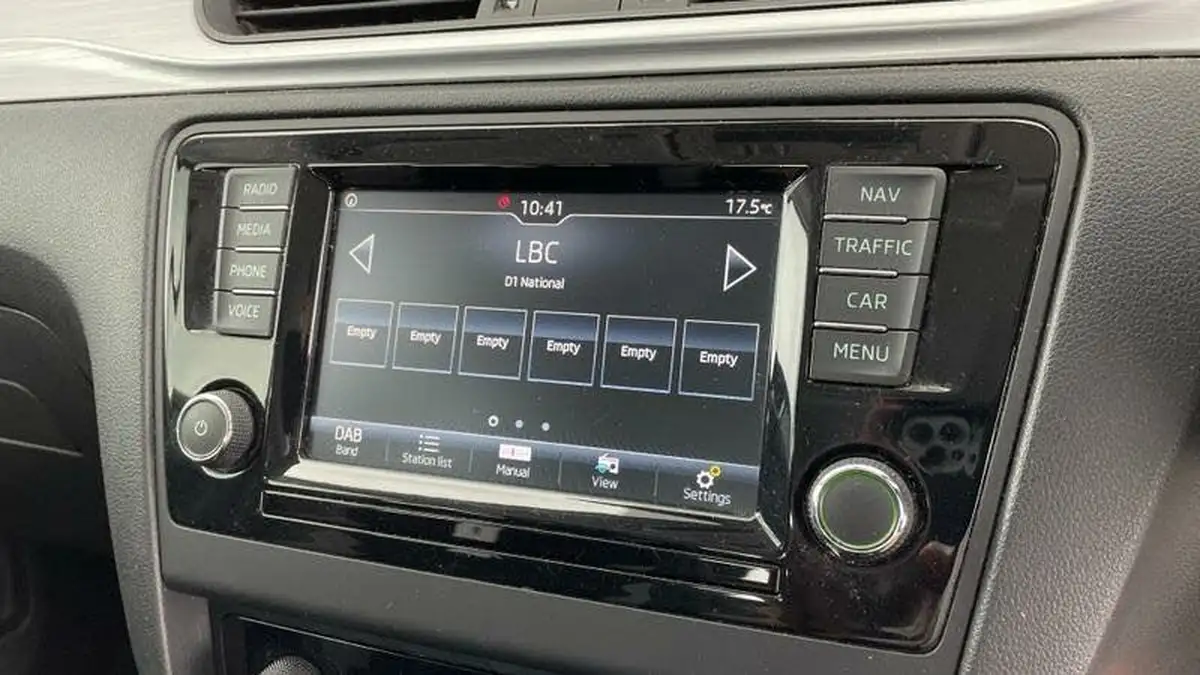 2018-skoda-rapid-spaceback-10-tsi-se-tech-109ps-big-11