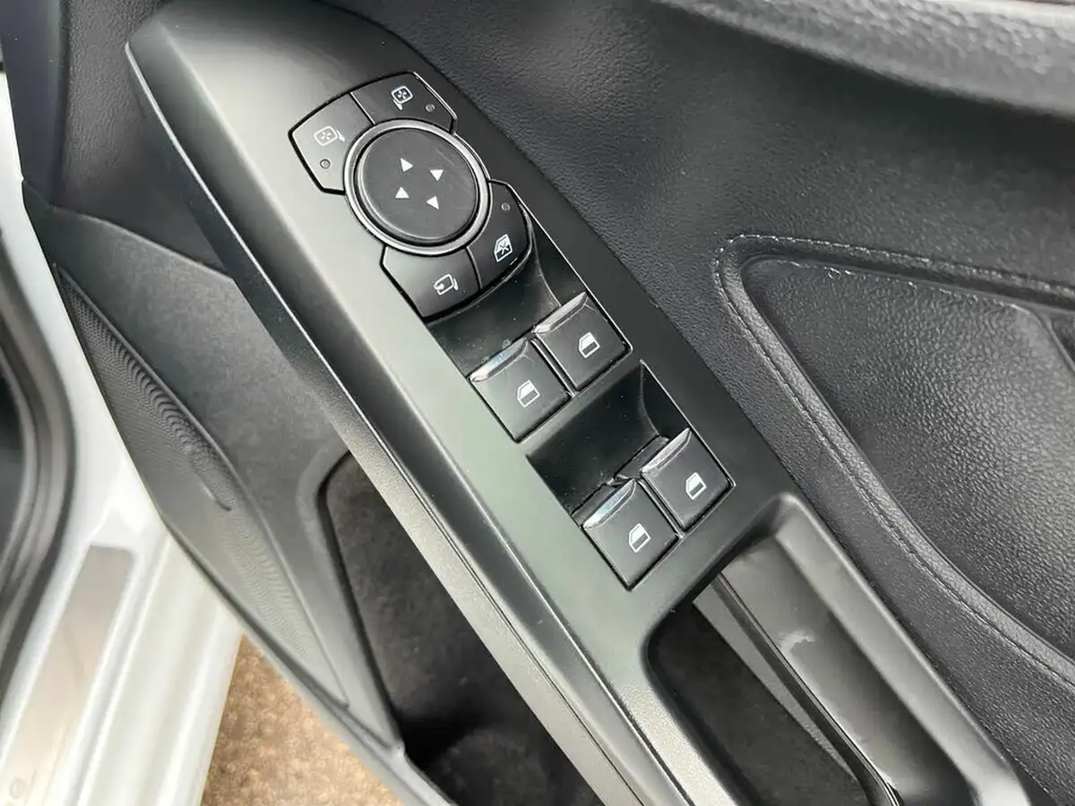 2018-ford-focus-15-st-line-x-hatchback-big-20