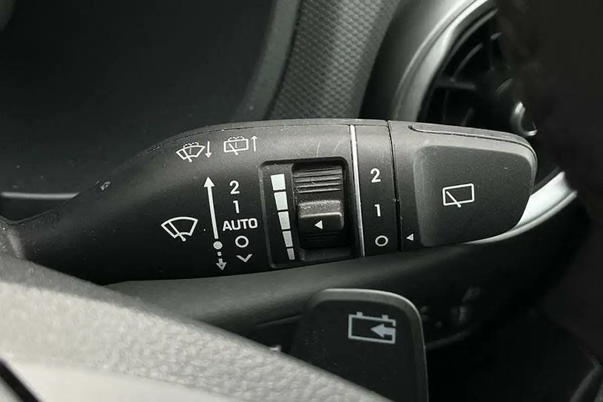2023-hyundai-kona-e-ultimate-204ps-64kwh-105kw-obc-big-14