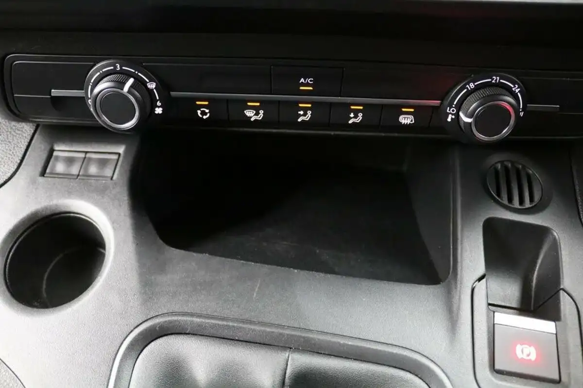 2020-peugeot-partner-15-bluehdi-1000-professional-100ps-eu6dt-panel-big-51