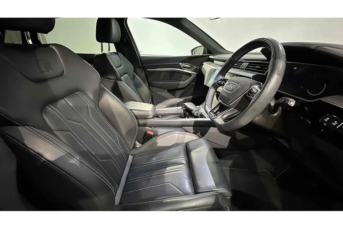 2022-audi-e-tron-50e-black-edition-station-wagon-big-28