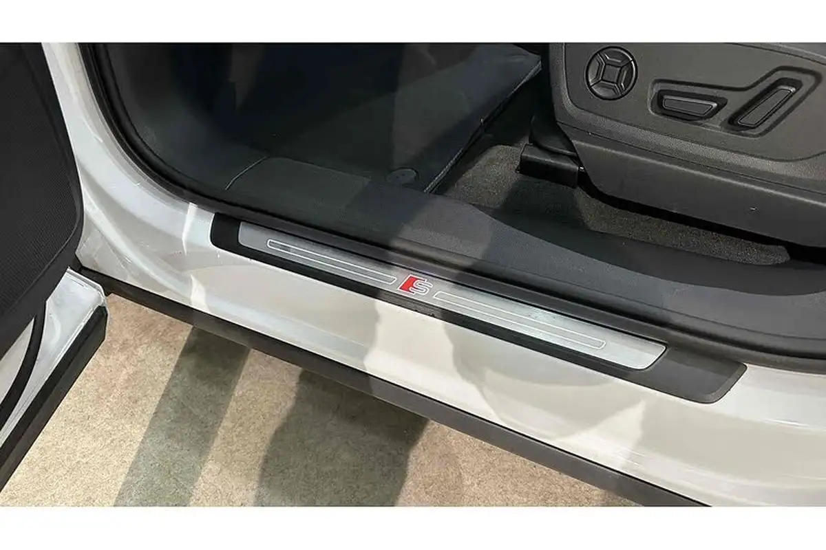 2022-audi-e-tron-50e-black-edition-station-wagon-big-56