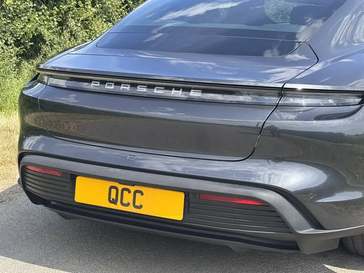 2020-porsche-taycan-e-4s-571ps-performance-battery-plus-big-25