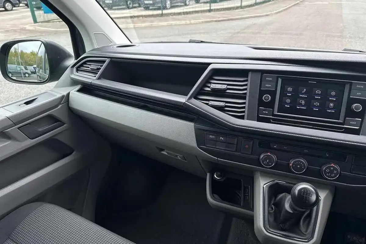 2024-volkswagen-transporter-big-14