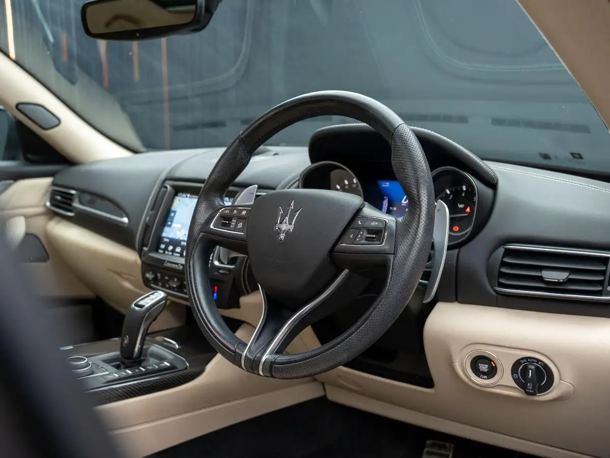 2020-maserati-levante-38-gts-big-31