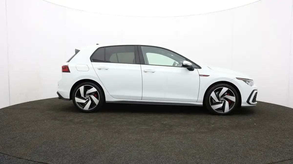 2024-volkswagen-golf-20-tsi-gti-245ps-big-33