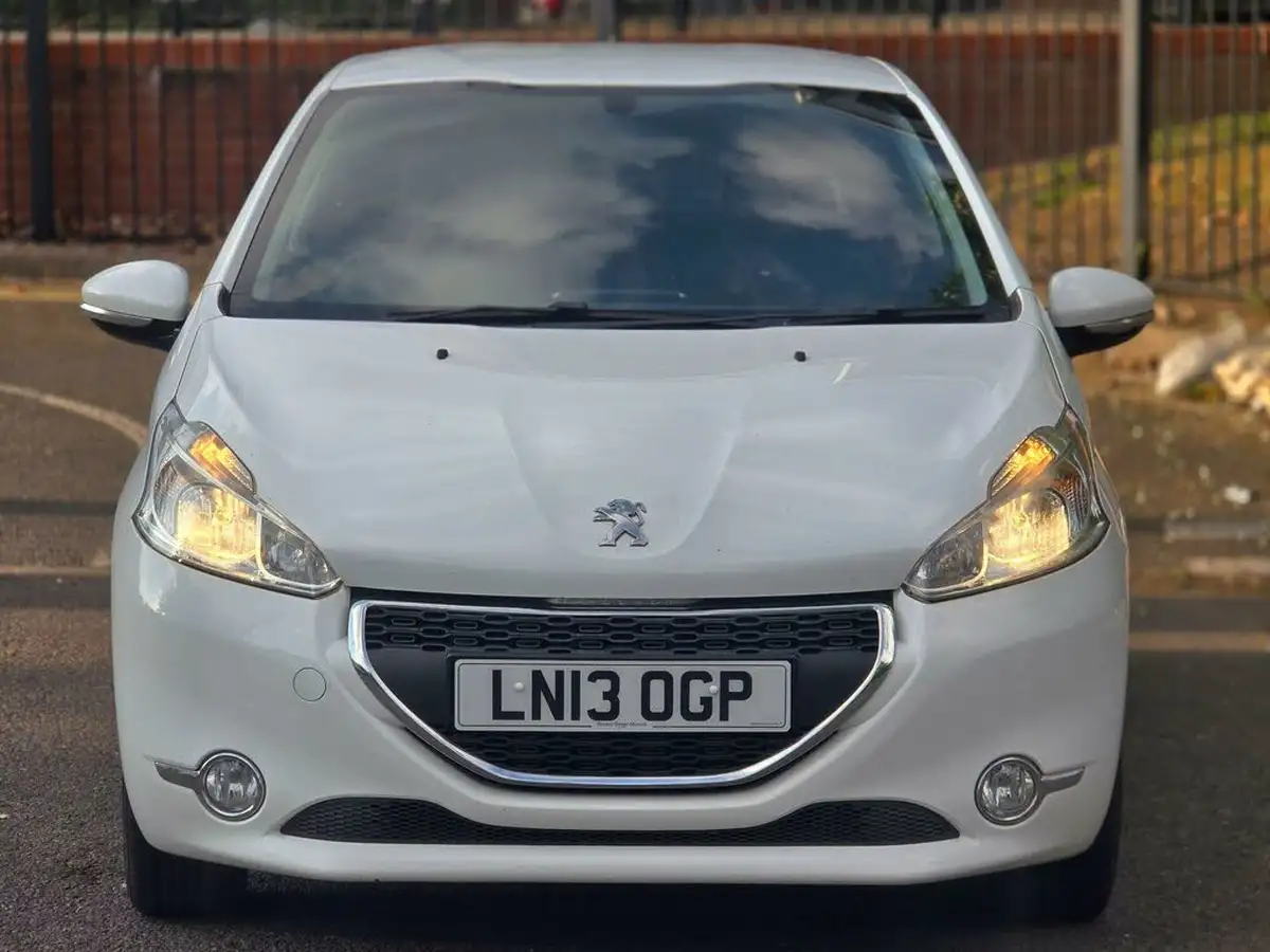 2013-peugeot-208-12-active-3d-big-31