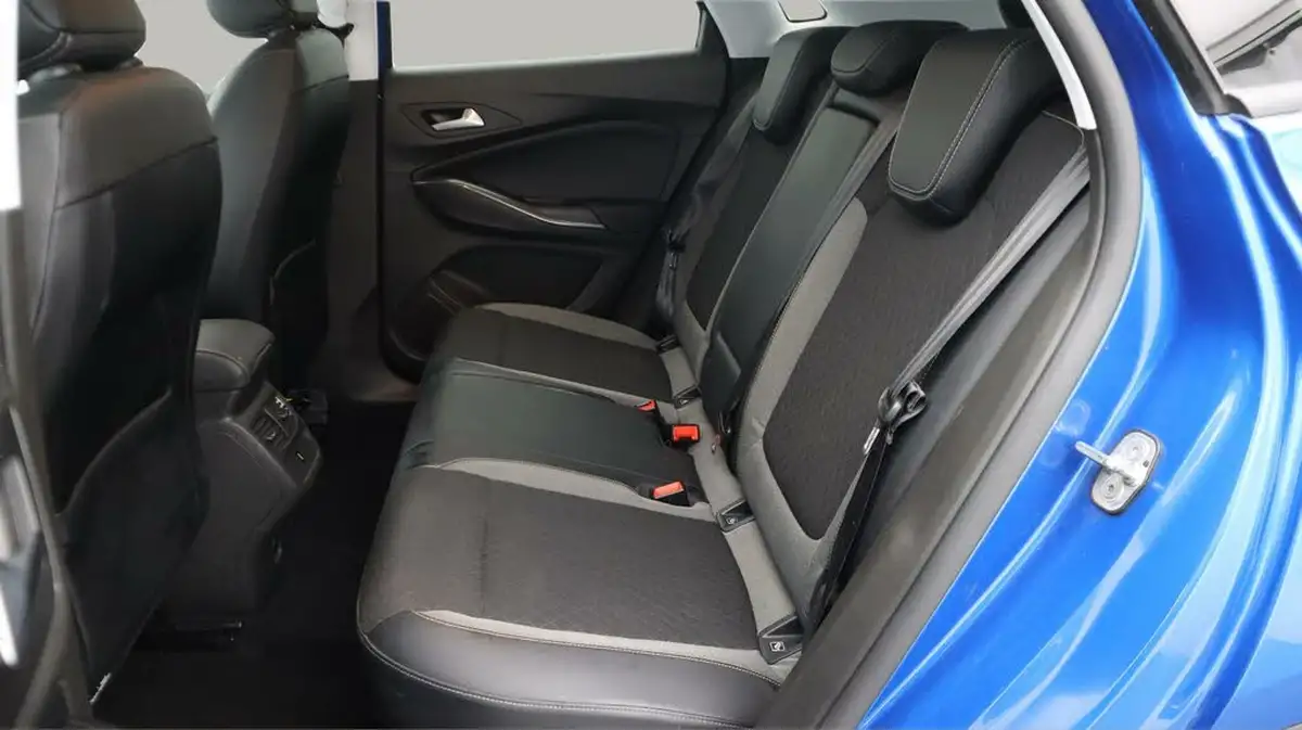 2020-vauxhall-grandland-x-12-sri-nav-big-16