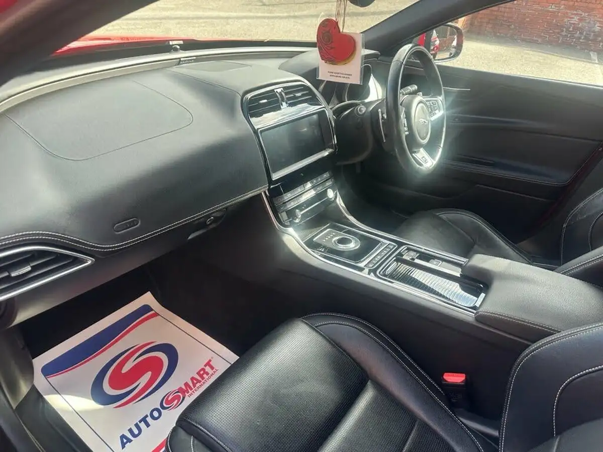 2019-jaguar-xe-20i-r-sport-200ps-big-13